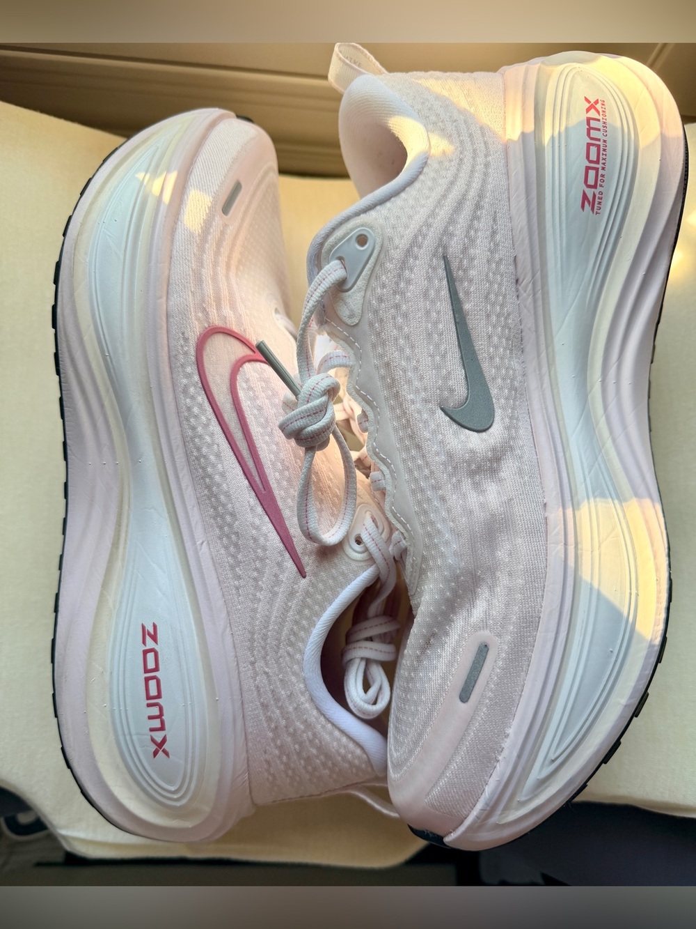 Nike Vomero Plus Size 10 Womens White/Peony-Pearl Pink-Phantom